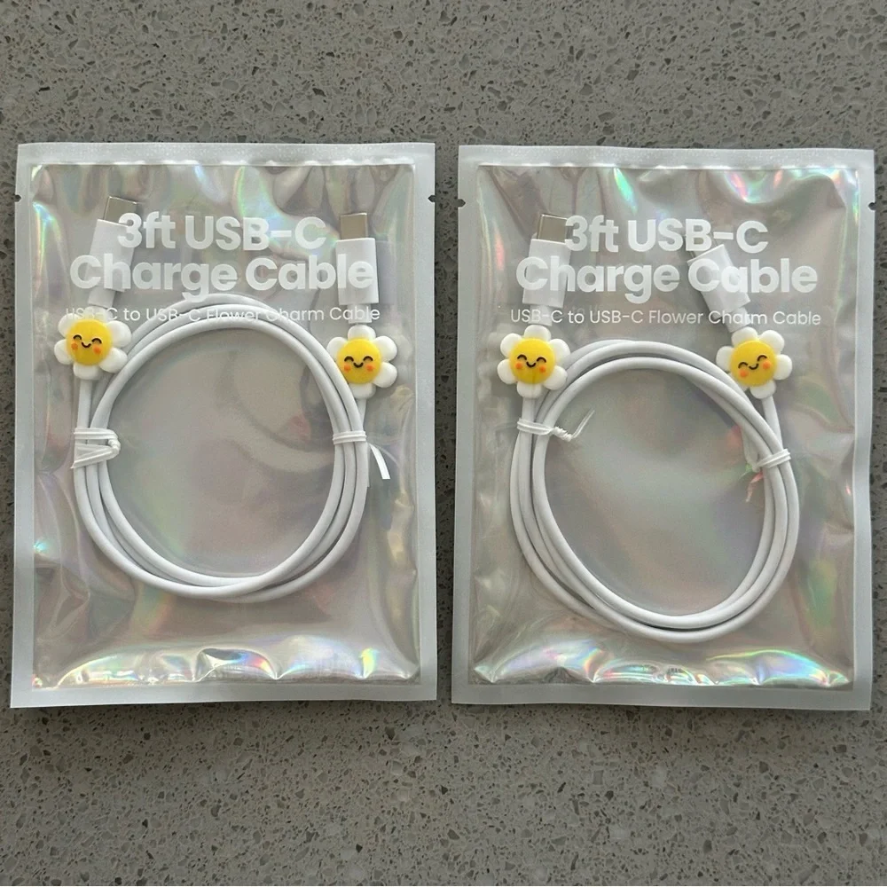 USB-C Charge Cable with Flower Charm - White